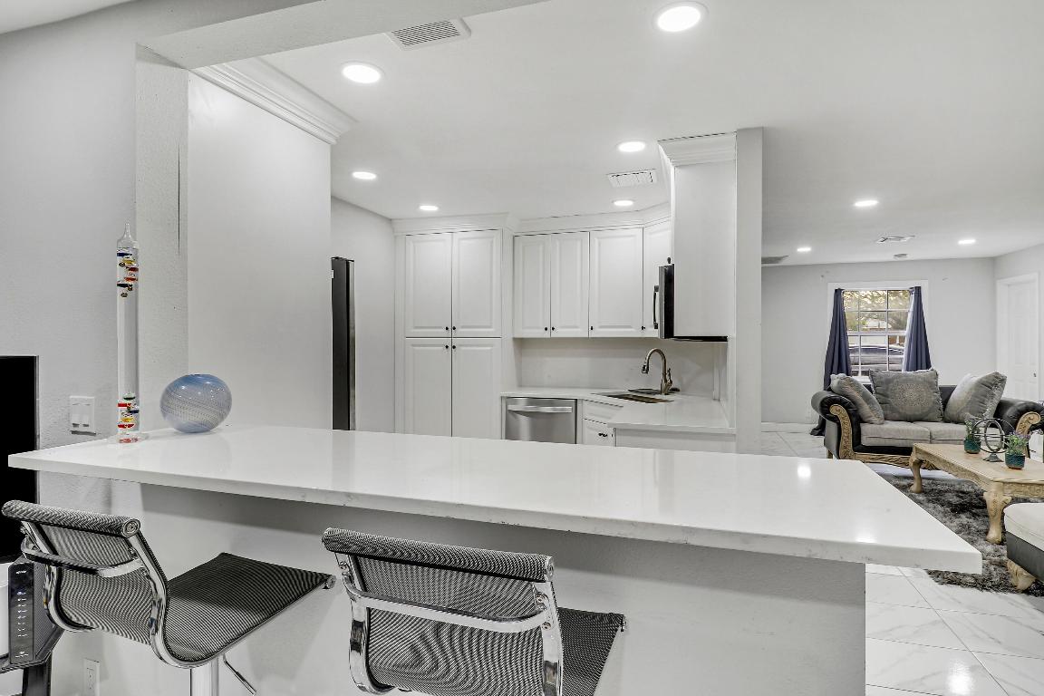 935 Orange Lake Park, FL 33403