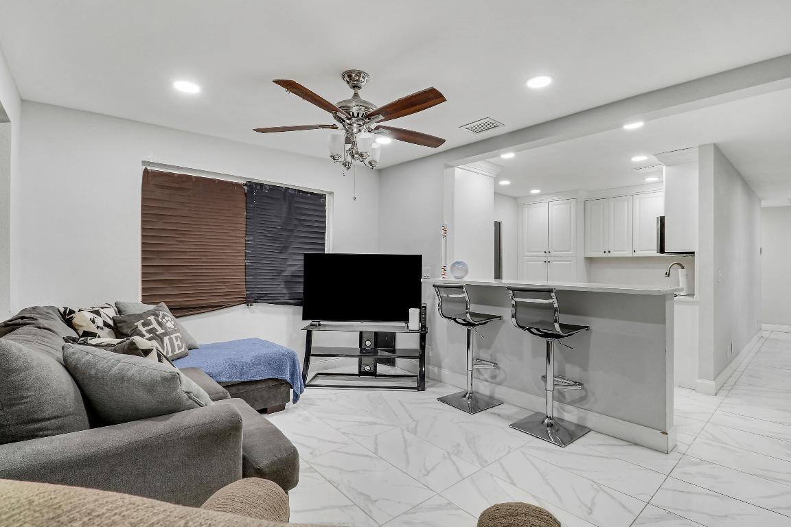 935 Orange Lake Park, FL 33403