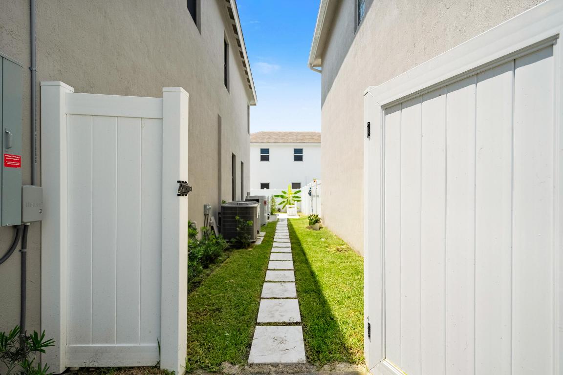 7102 Rockwood Jupiter, FL 33458