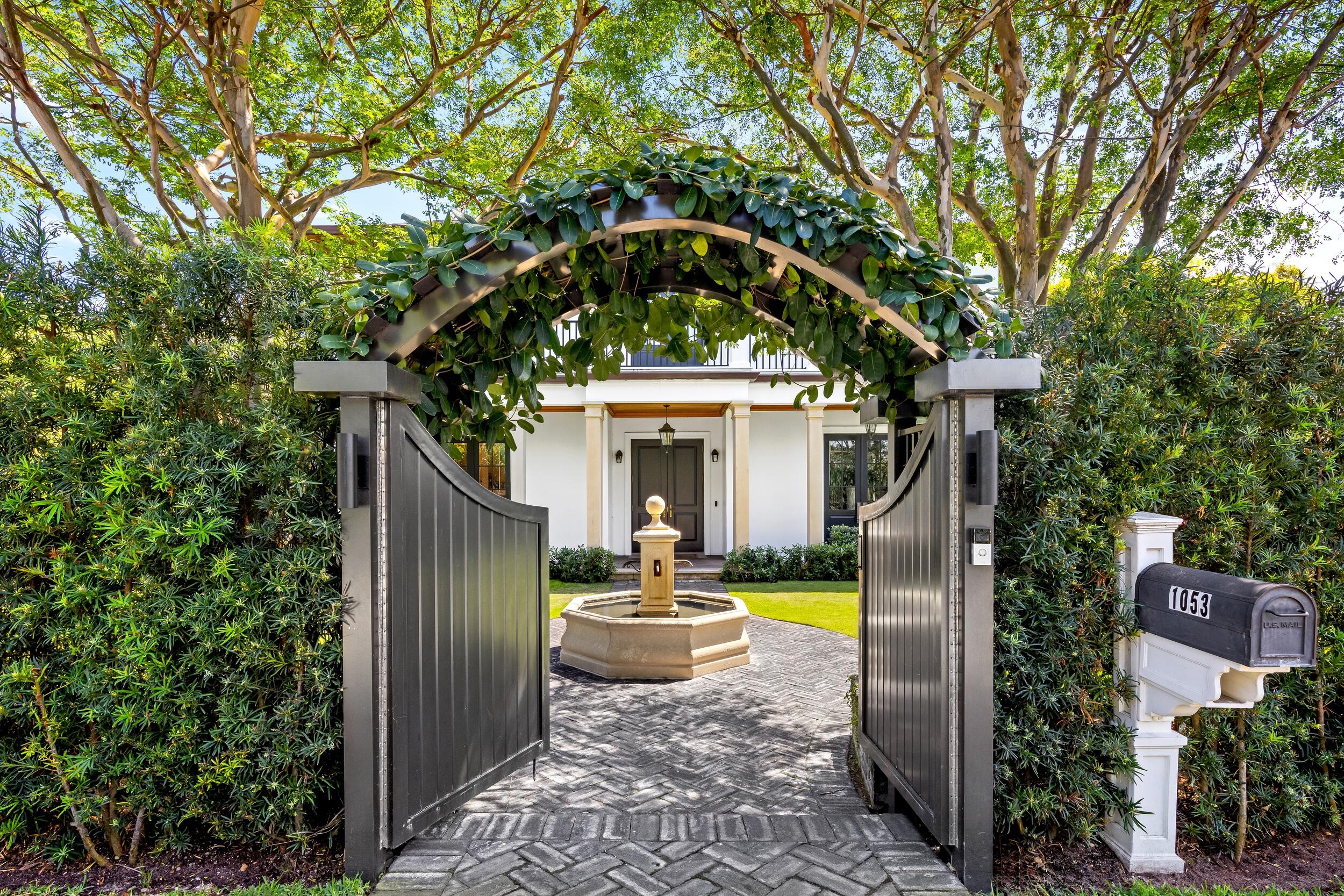 1053 N Lake Palm Beach, FL 33480