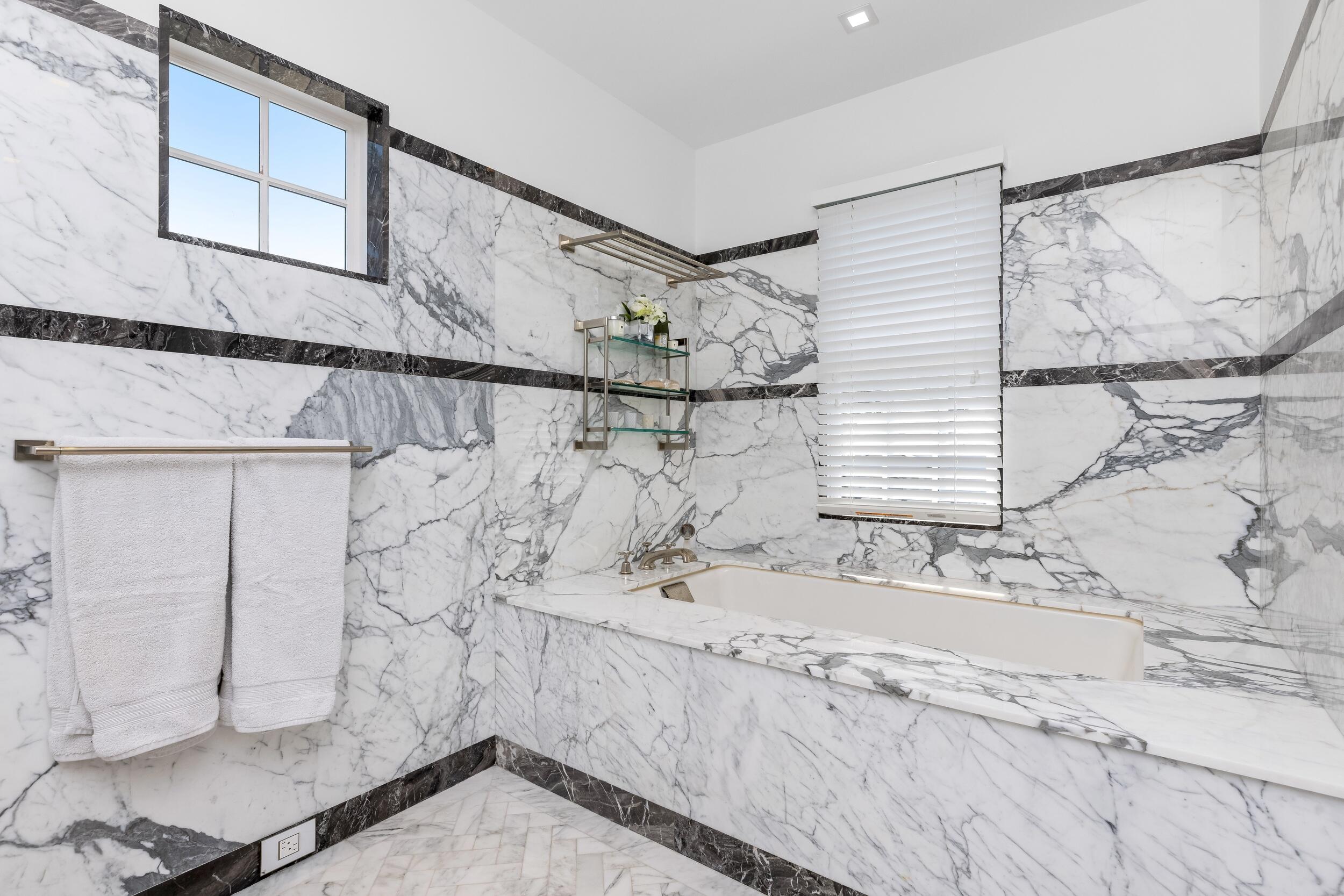 1053 N Lake Palm Beach, FL 33480