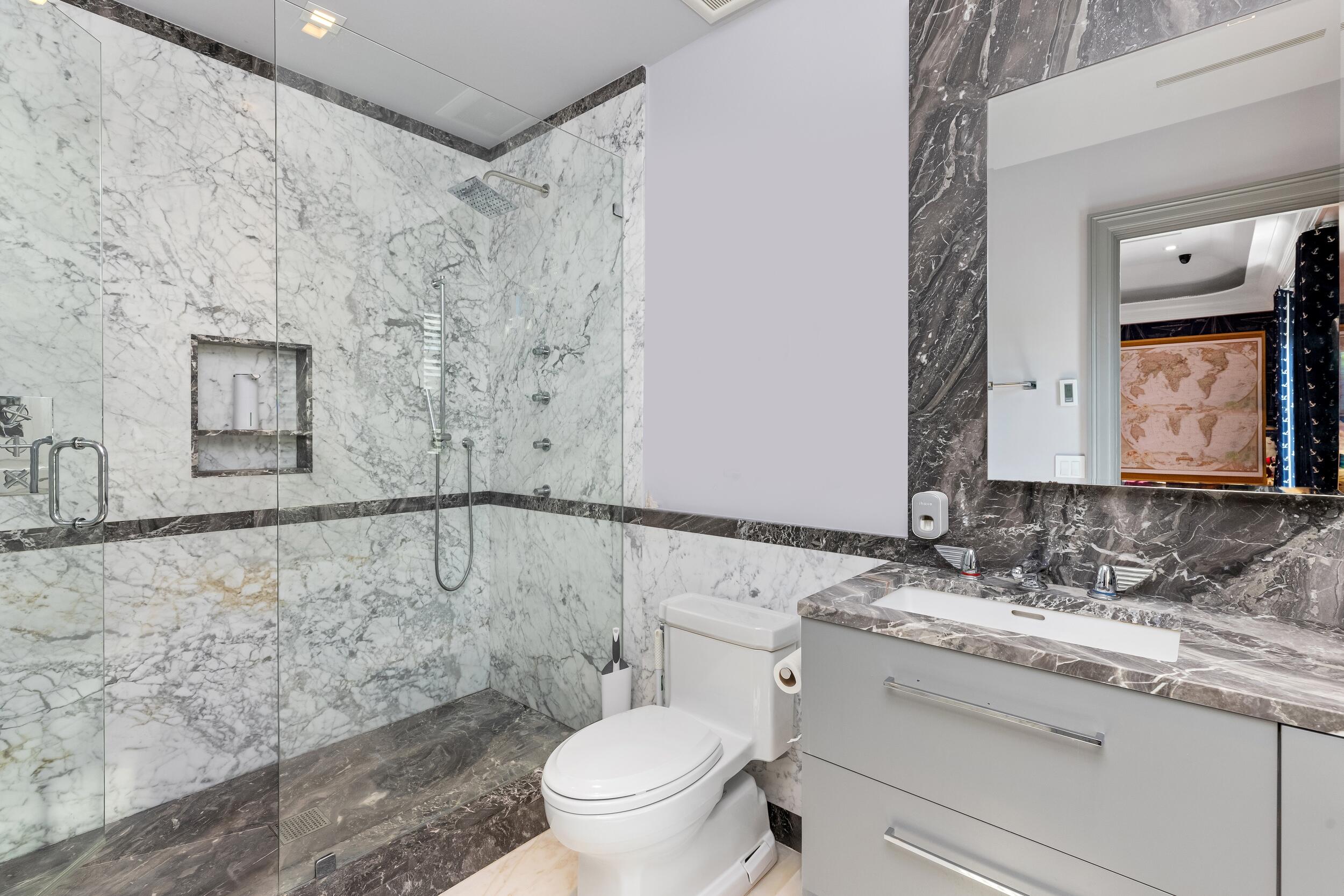 1053 N Lake Palm Beach, FL 33480