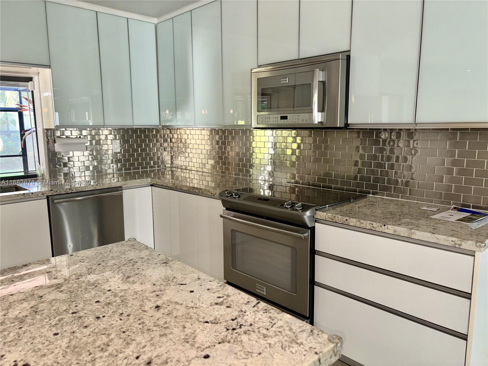 6520 SW 48th St,South Miami, FL 33155