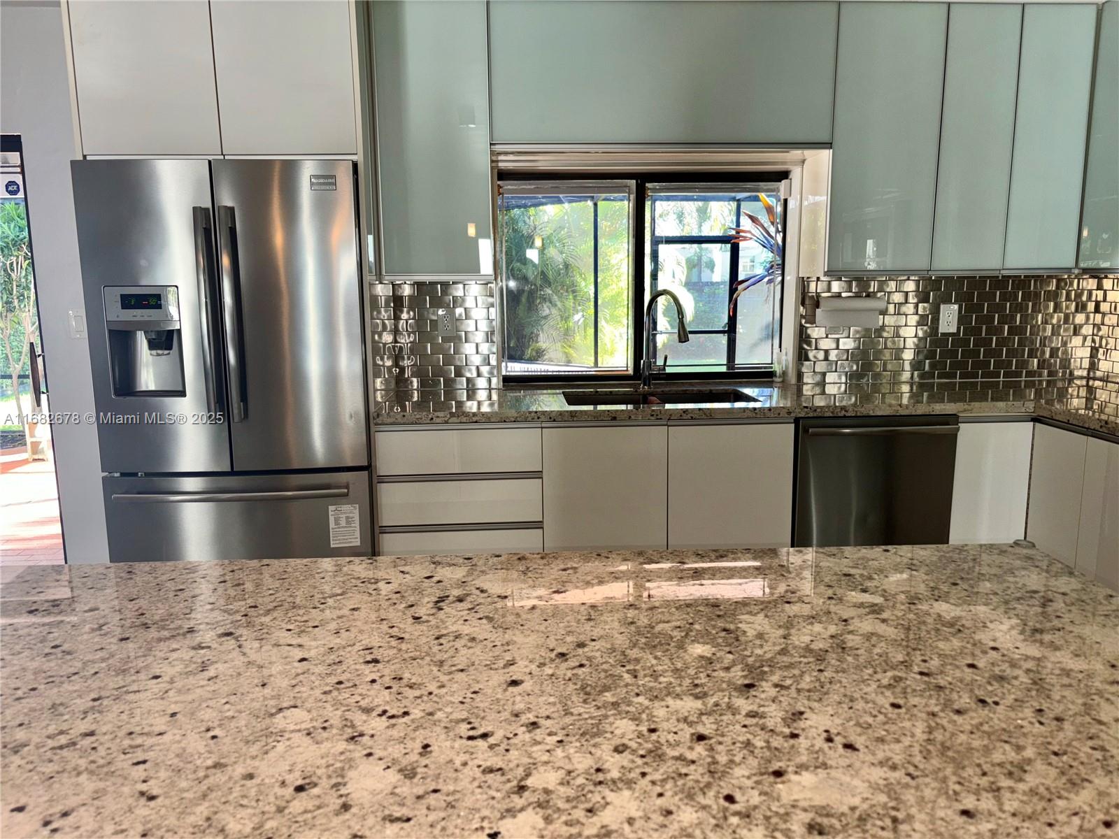 6520 SW 48th St,South Miami, FL 33155