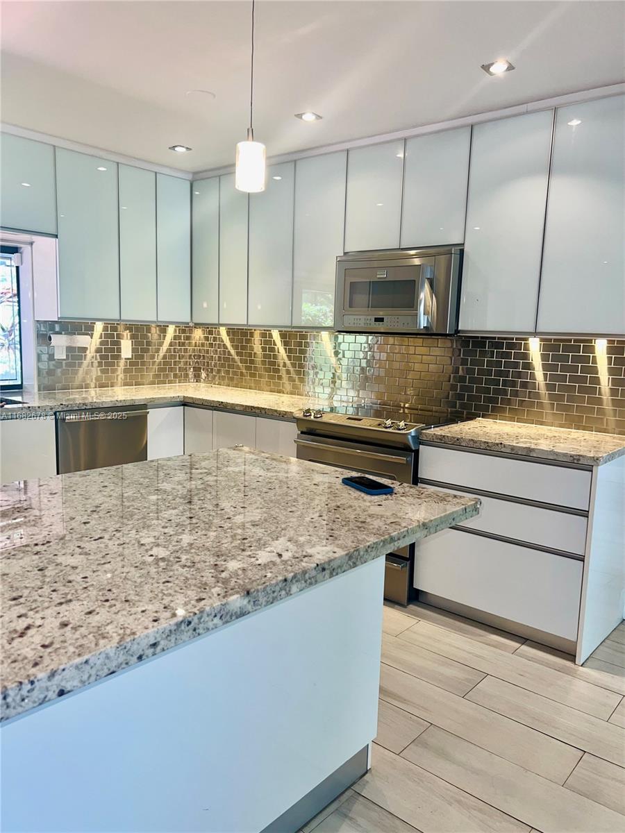 6520 SW 48th St,South Miami, FL 33155