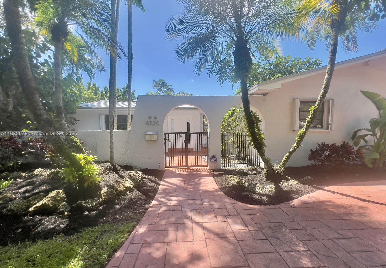6520 SW 48th St,South Miami, FL 33155