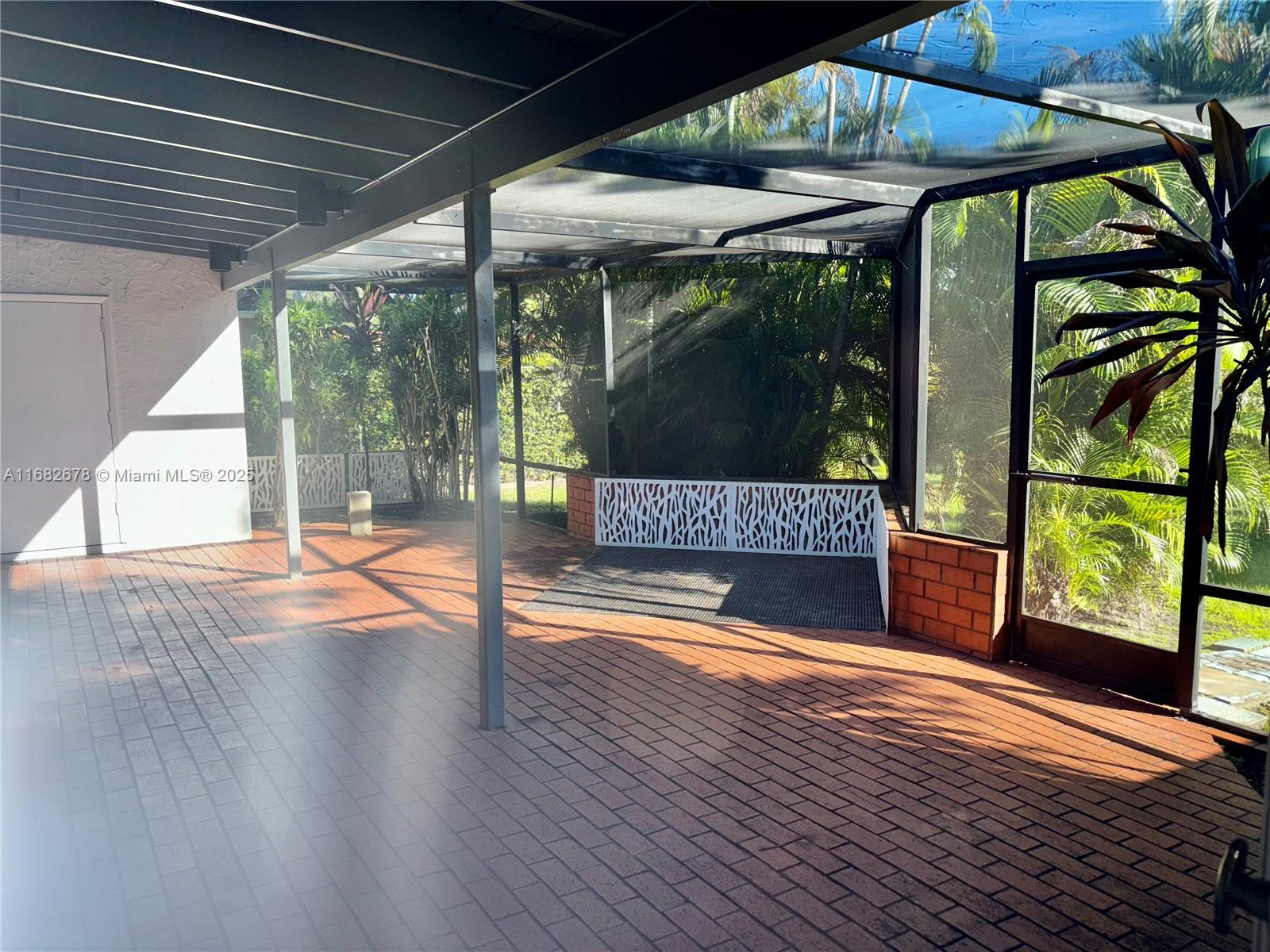 6520 SW 48th St,South Miami, FL 33155