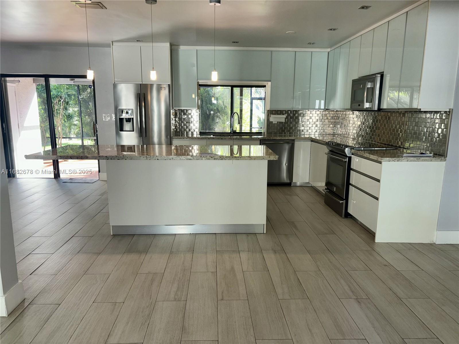 6520 SW 48th St,South Miami, FL 33155