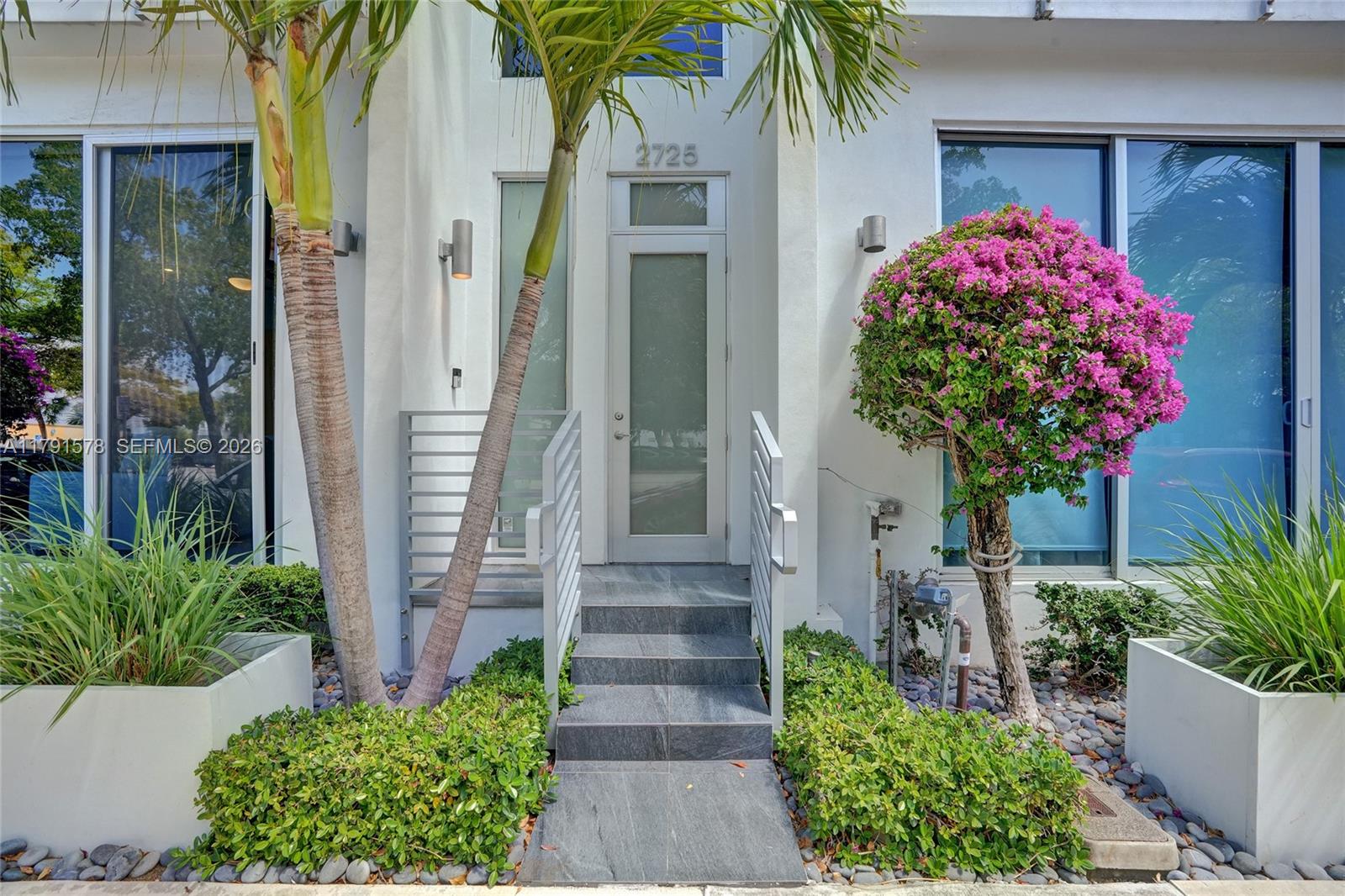 2725 NE 1st St Pompano Beach, FL 33062