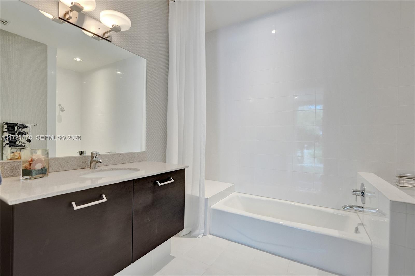 2725 NE 1st St Pompano Beach, FL 33062