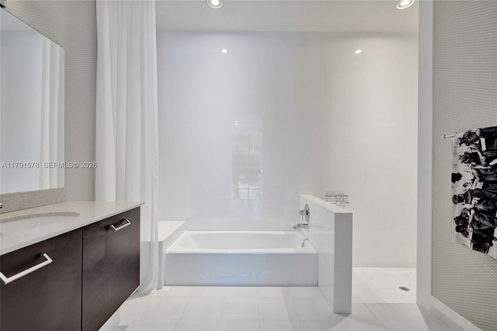 2725 NE 1st St Pompano Beach, FL 33062