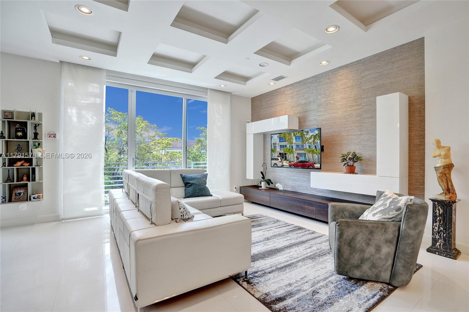 2725 NE 1st St Pompano Beach, FL 33062