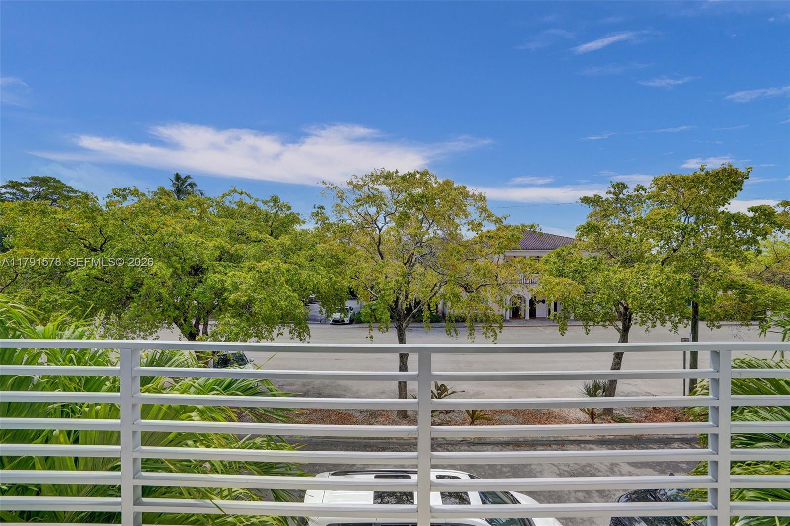 2725 NE 1st St Pompano Beach, FL 33062