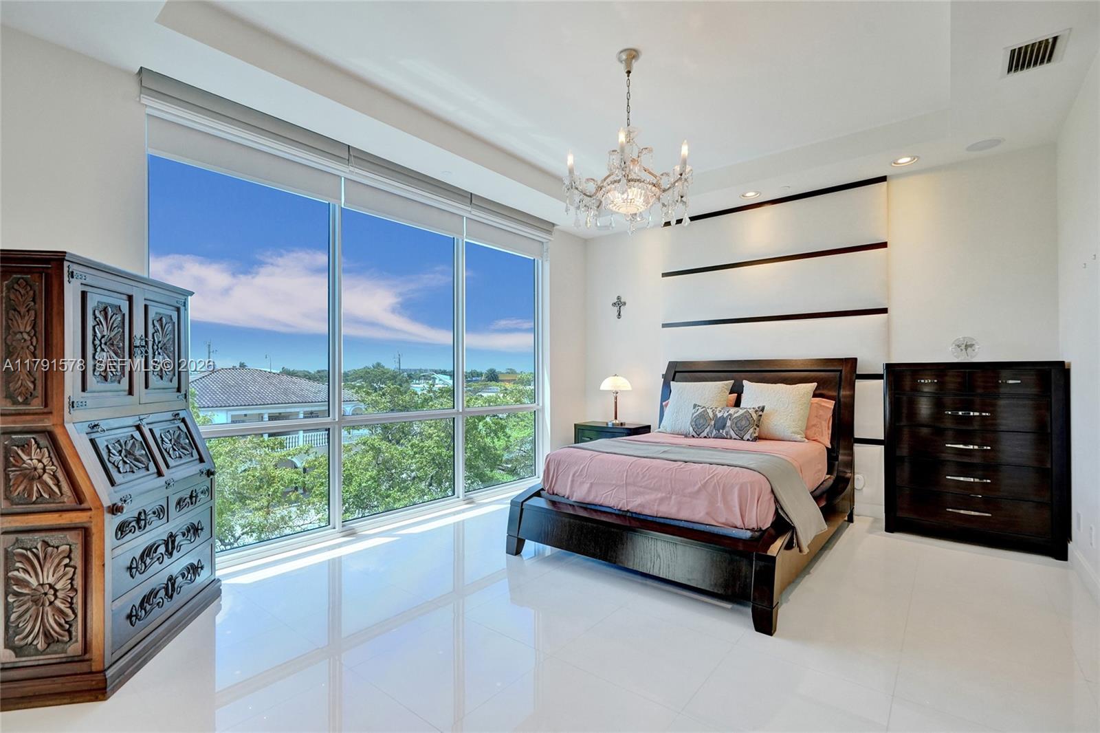 2725 NE 1st St Pompano Beach, FL 33062