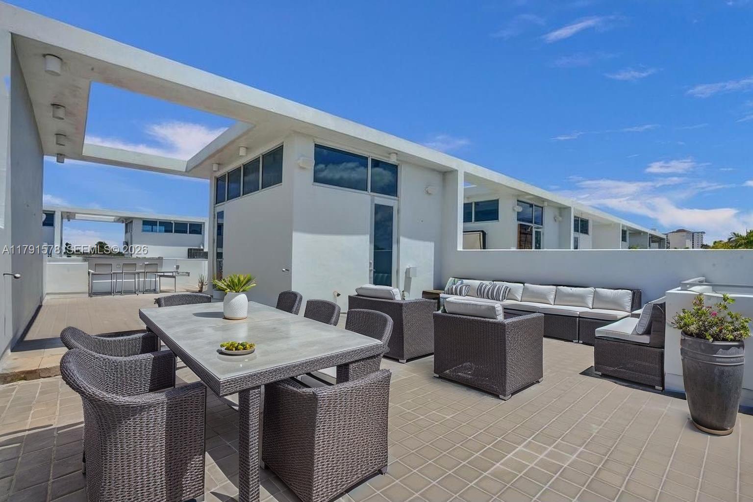 2725 NE 1st St Pompano Beach, FL 33062