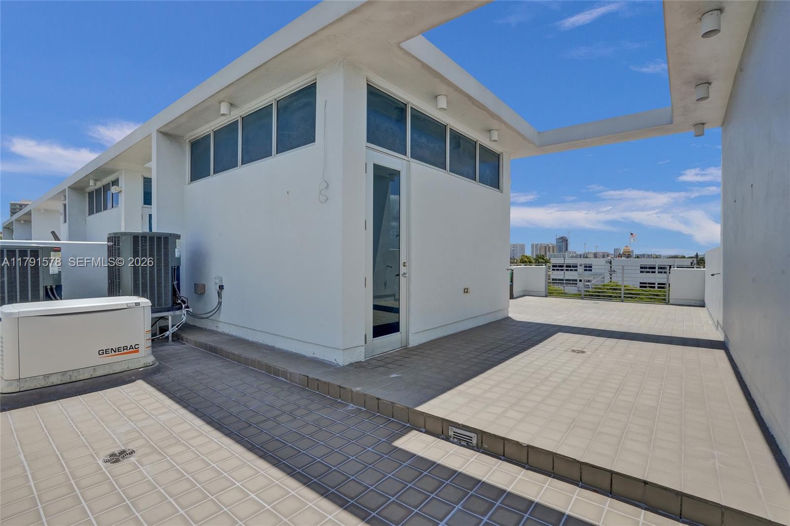 2725 NE 1st St Pompano Beach, FL 33062