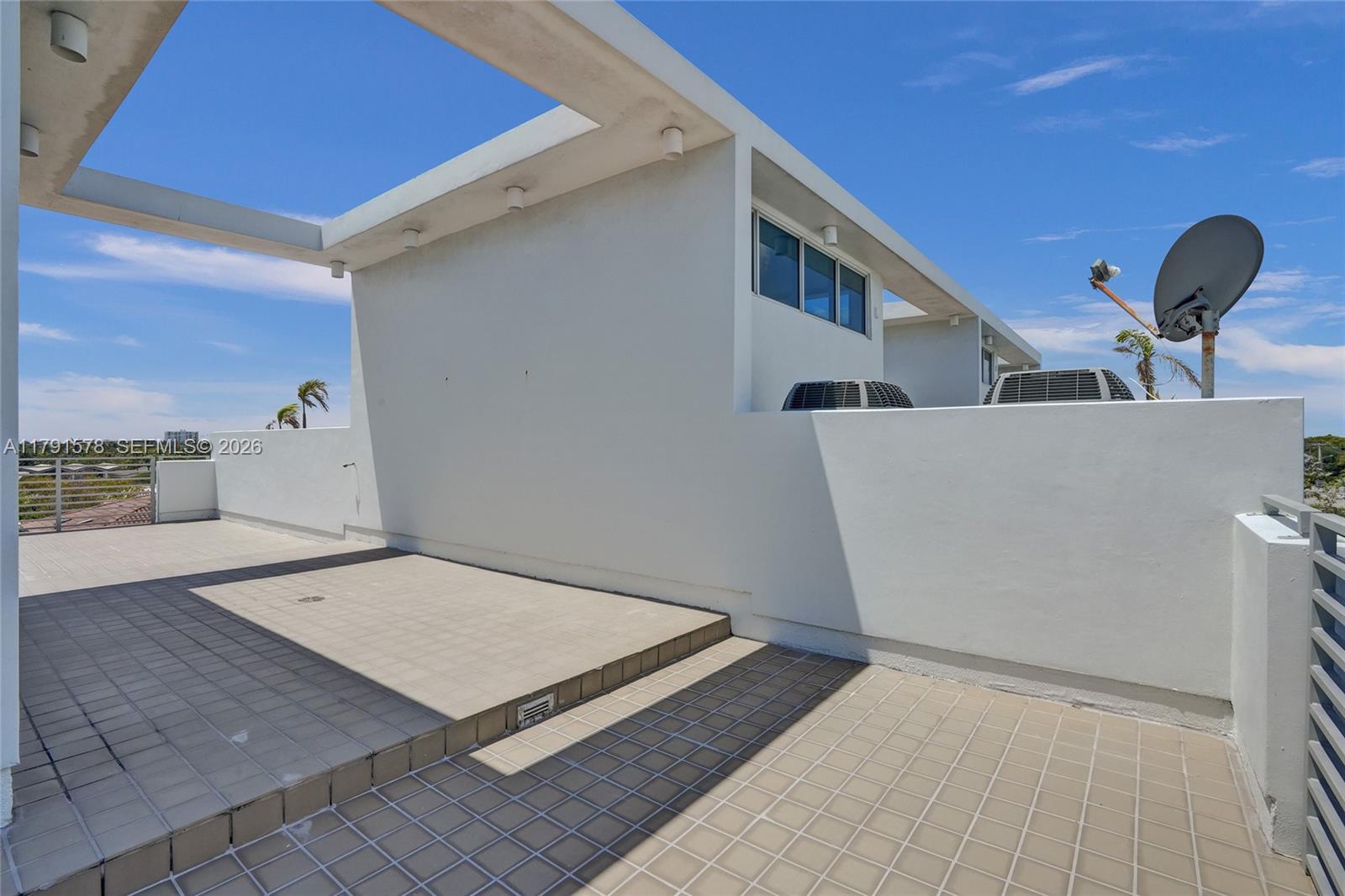 2725 NE 1st St Pompano Beach, FL 33062