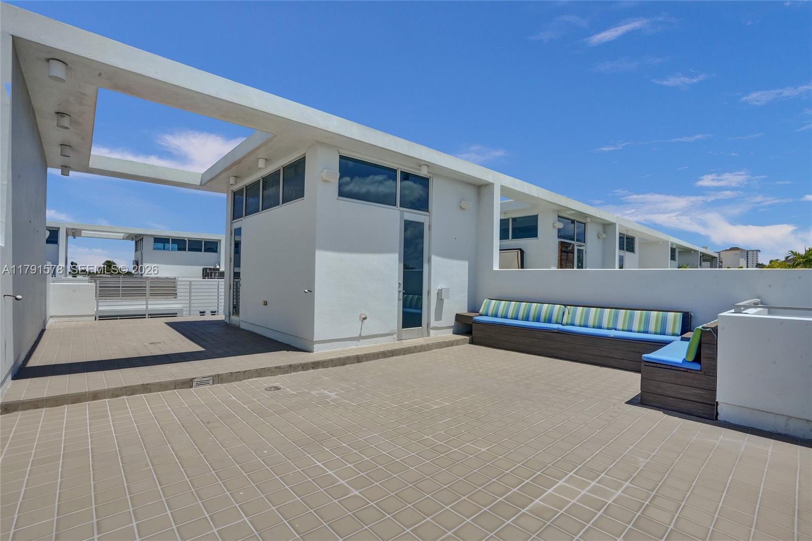 2725 NE 1st St Pompano Beach, FL 33062