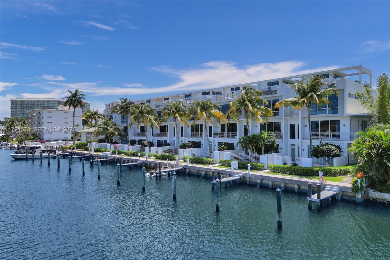 2725 NE 1st St Pompano Beach, FL 33062