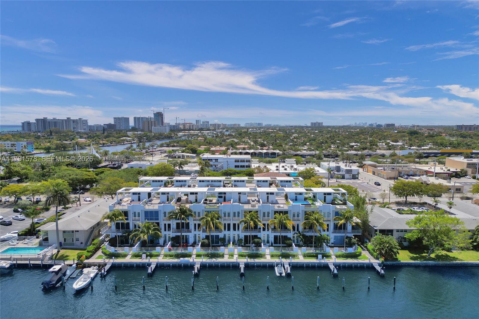 2725 NE 1st St Pompano Beach, FL 33062