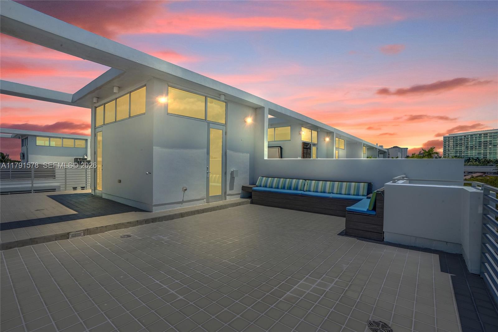 2725 NE 1st St Pompano Beach, FL 33062