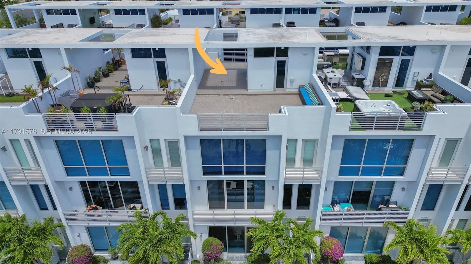 2725 NE 1st St Pompano Beach, FL 33062