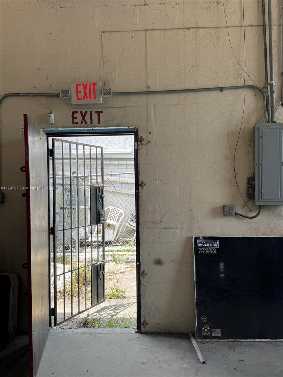 748 NW 24th St Miami, FL 33127