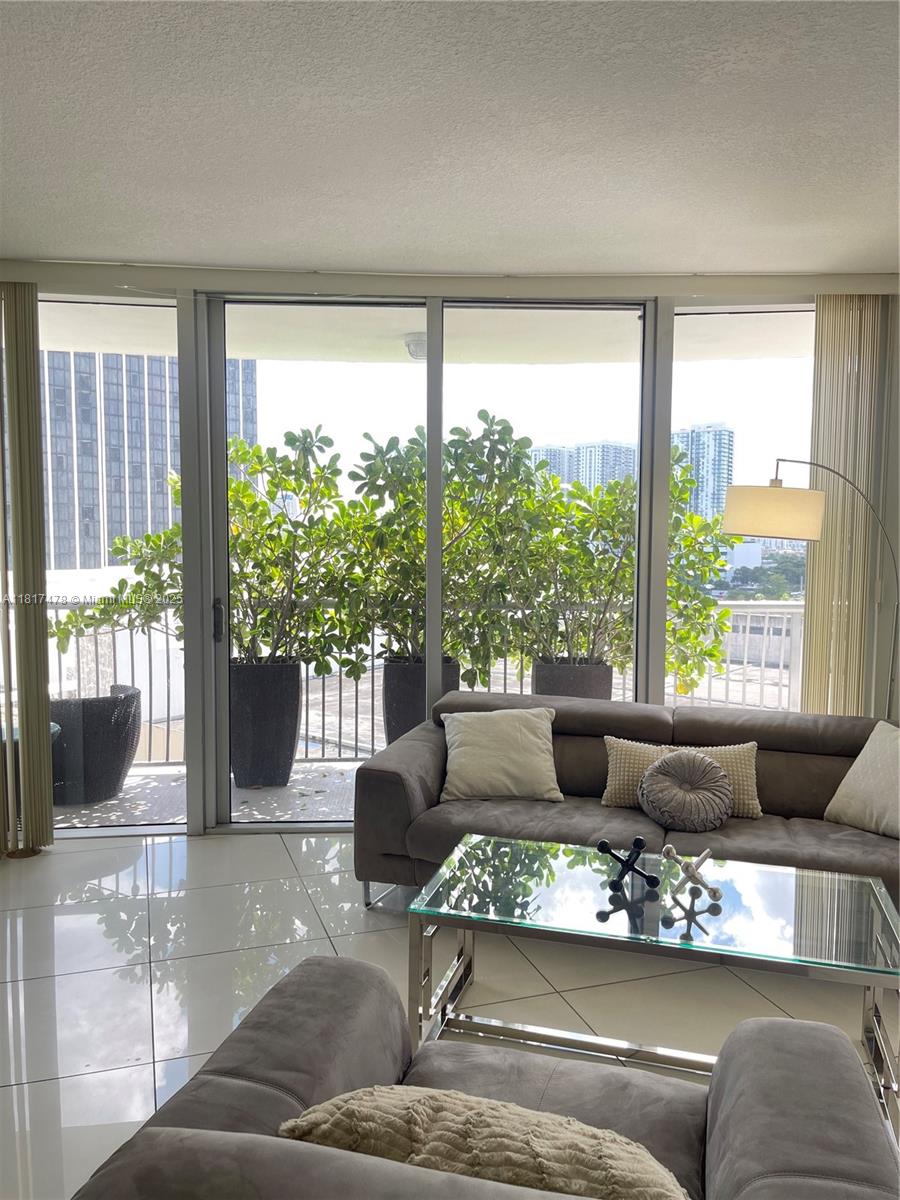 image Opera Tower Condo9