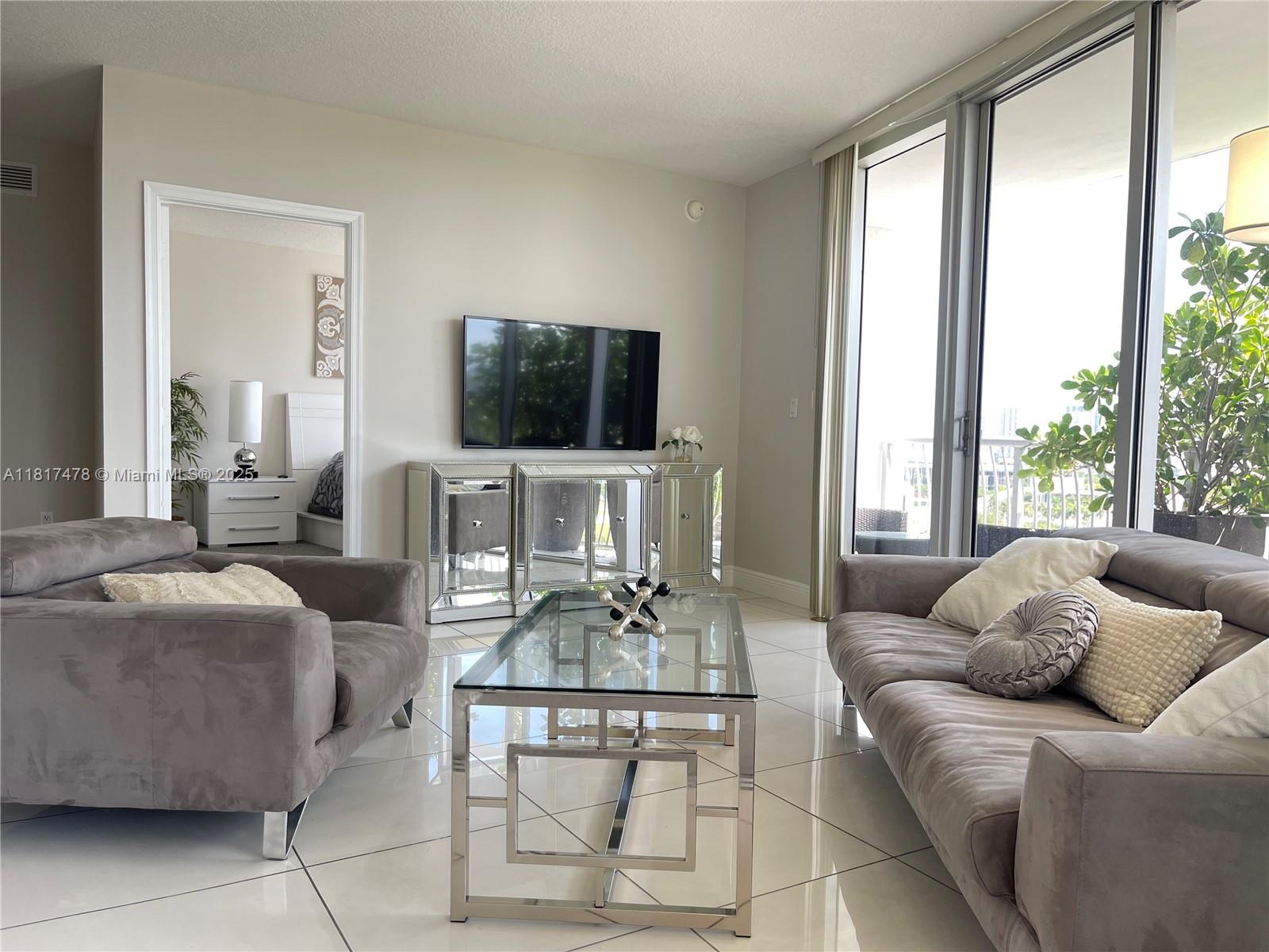 image Opera Tower Condo10