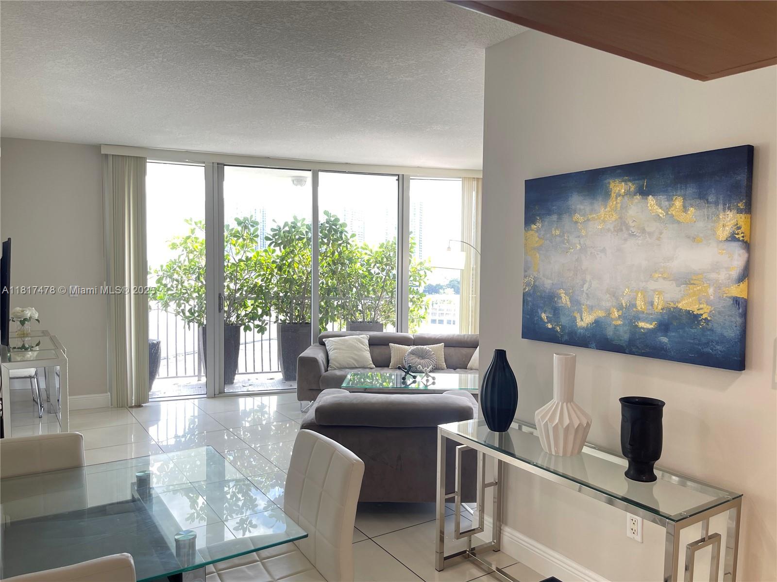 image Opera Tower Condo11