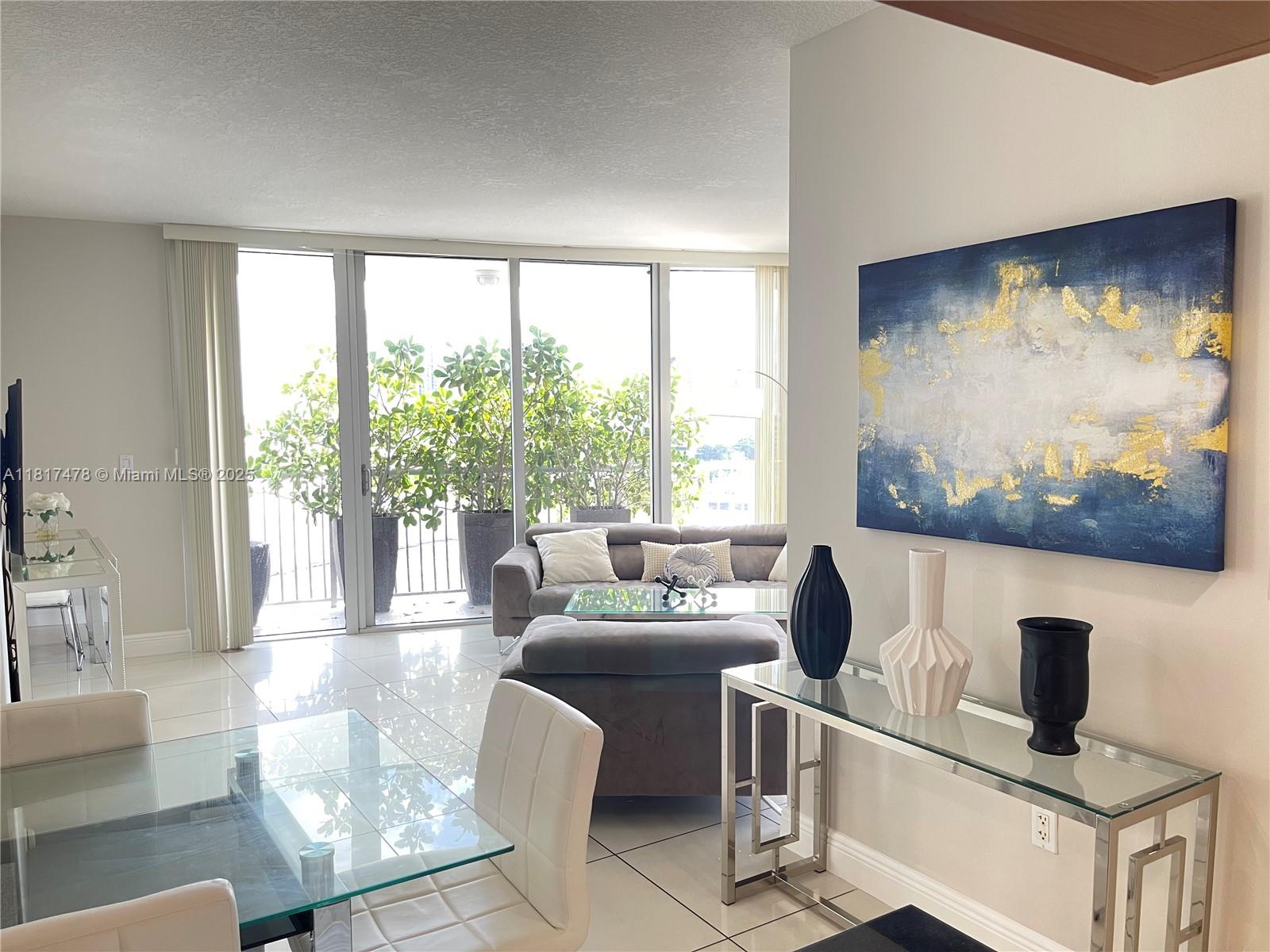 image Opera Tower Condo5