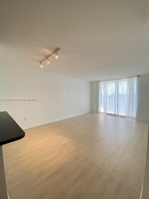image Venture At Aventura West9