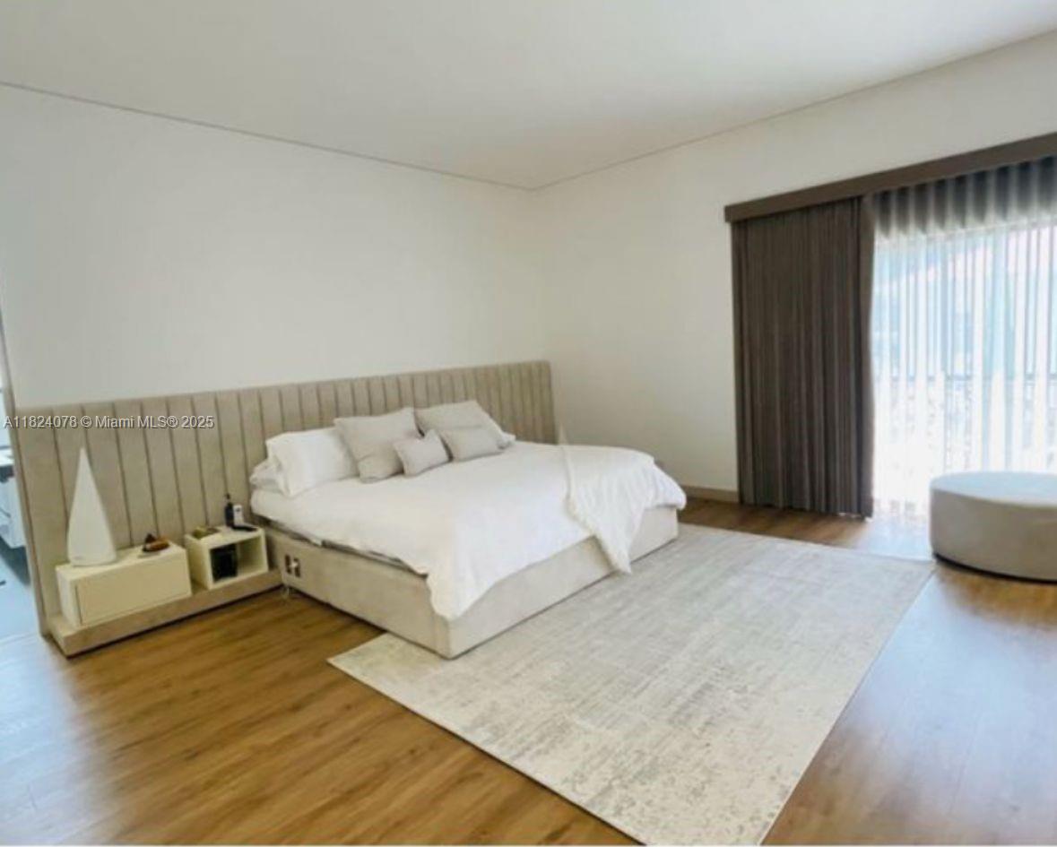 20 ST Loma Montesori Poblado Medellin Colombia Medellin, CO, 0