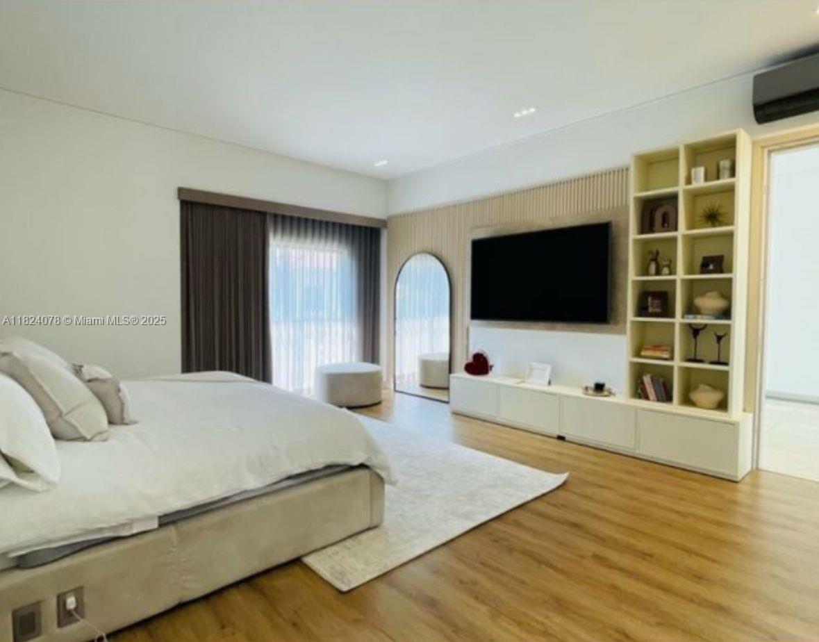 20 ST Loma Montesori Poblado Medellin Colombia Medellin, CO, 0