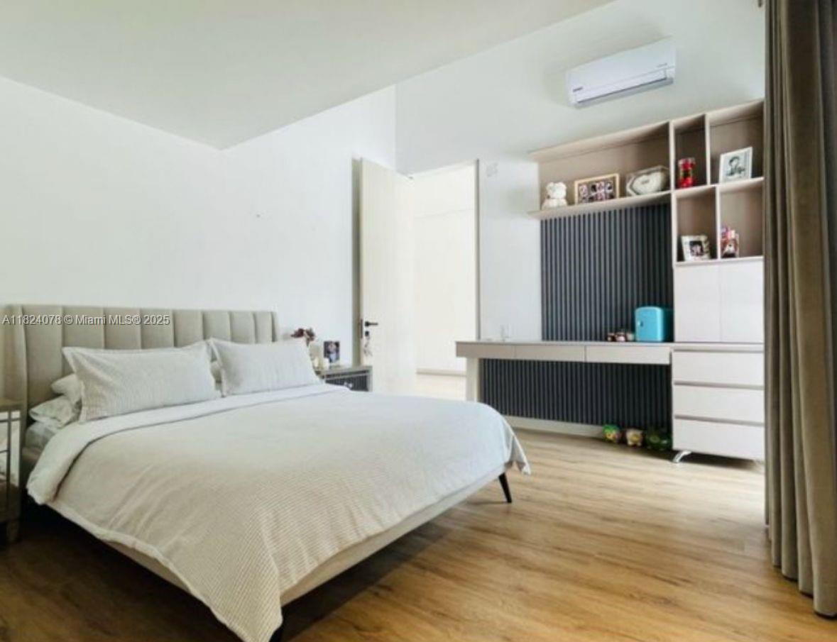 20 ST Loma Montesori Poblado Medellin Colombia Medellin, CO, 0