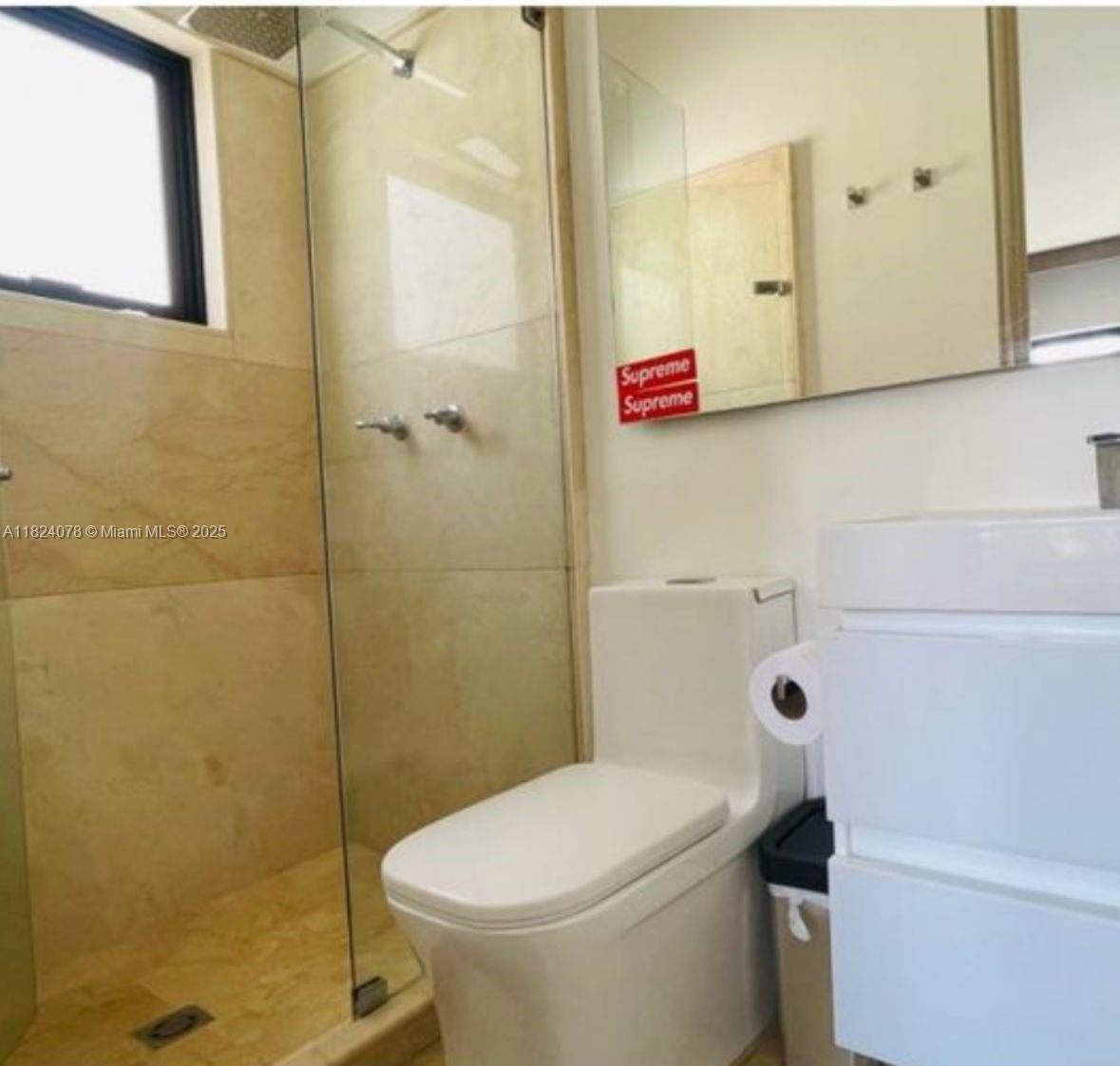 20 ST Loma Montesori Poblado Medellin Colombia Medellin, CO, 0