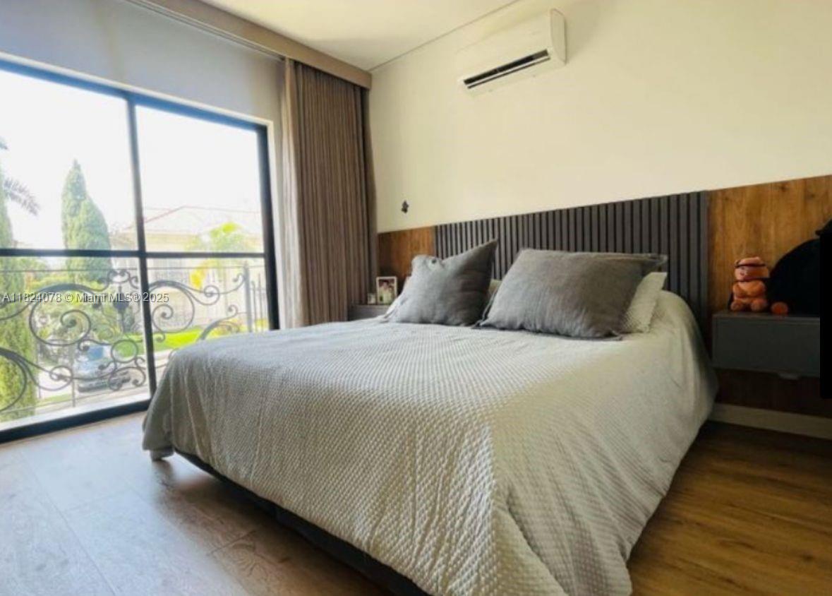 20 ST Loma Montesori Poblado Medellin Colombia Medellin, CO, 0