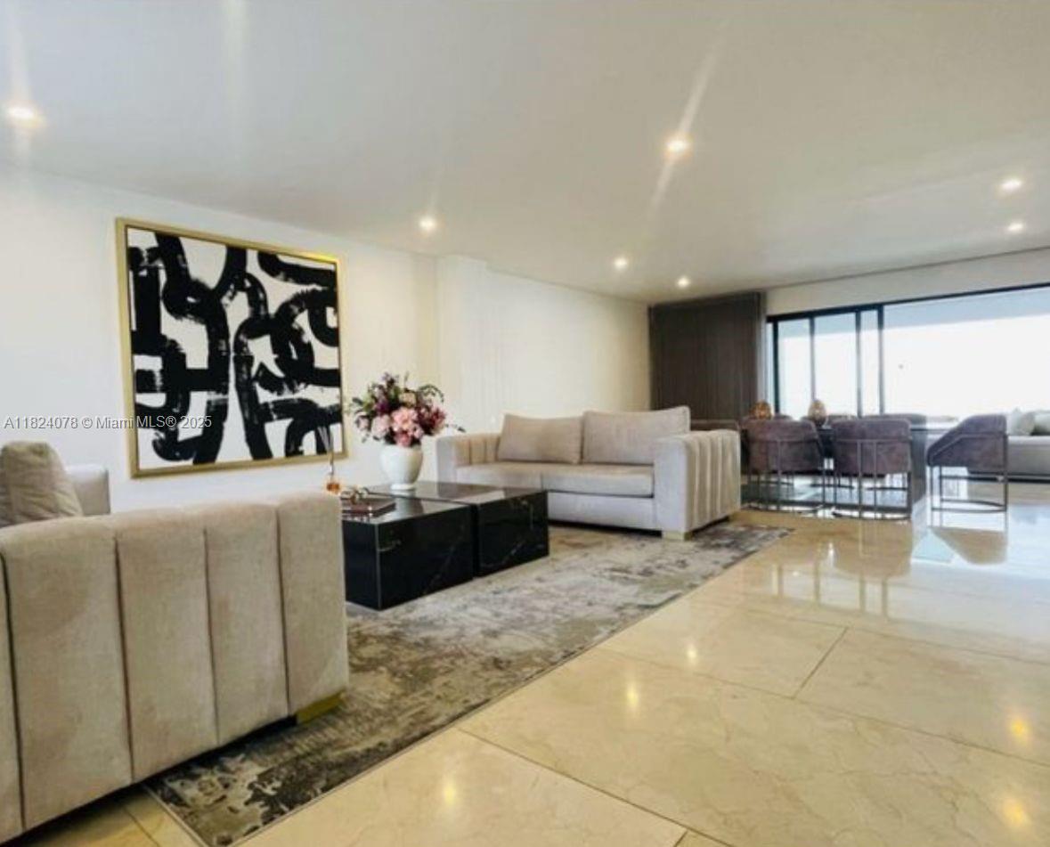 20 ST Loma Montesori Poblado Medellin Colombia Medellin, CO, 0