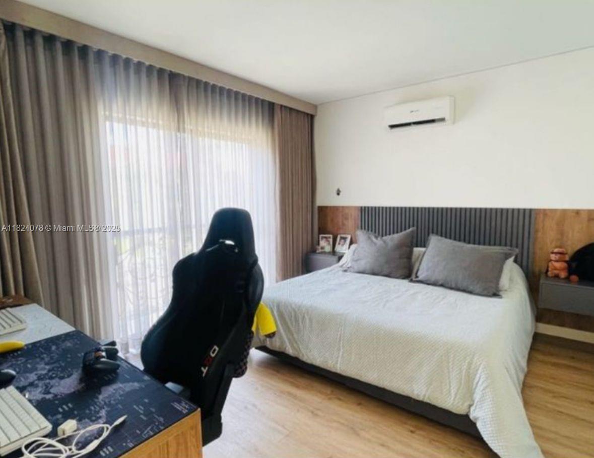 20 ST Loma Montesori Poblado Medellin Colombia Medellin, CO, 0