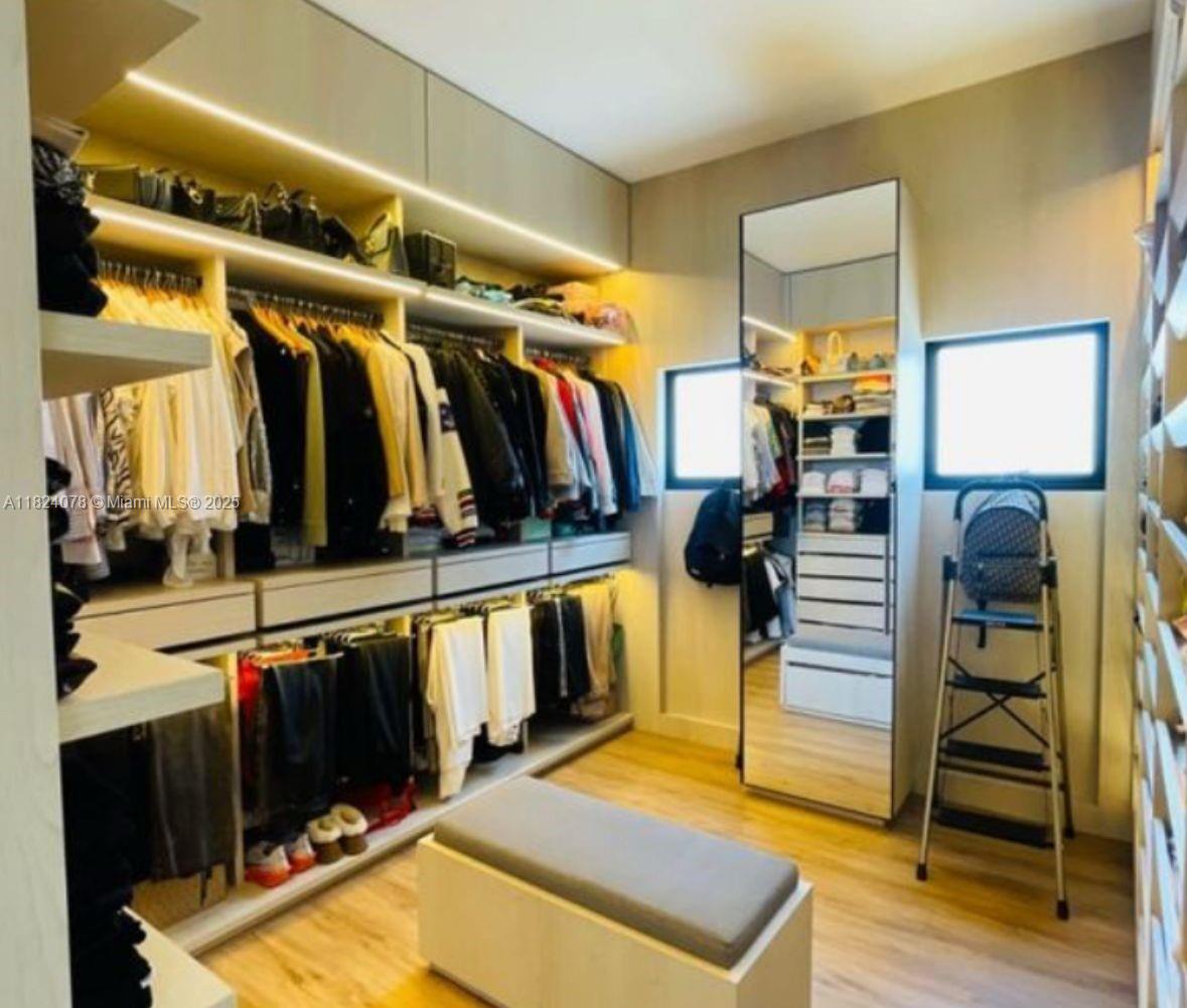 20 ST Loma Montesori Poblado Medellin Colombia Medellin, CO, 0