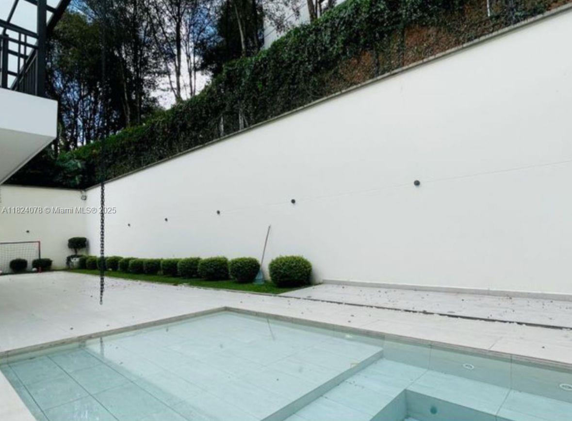 20 ST Loma Montesori Poblado Medellin Colombia Medellin, CO, 0