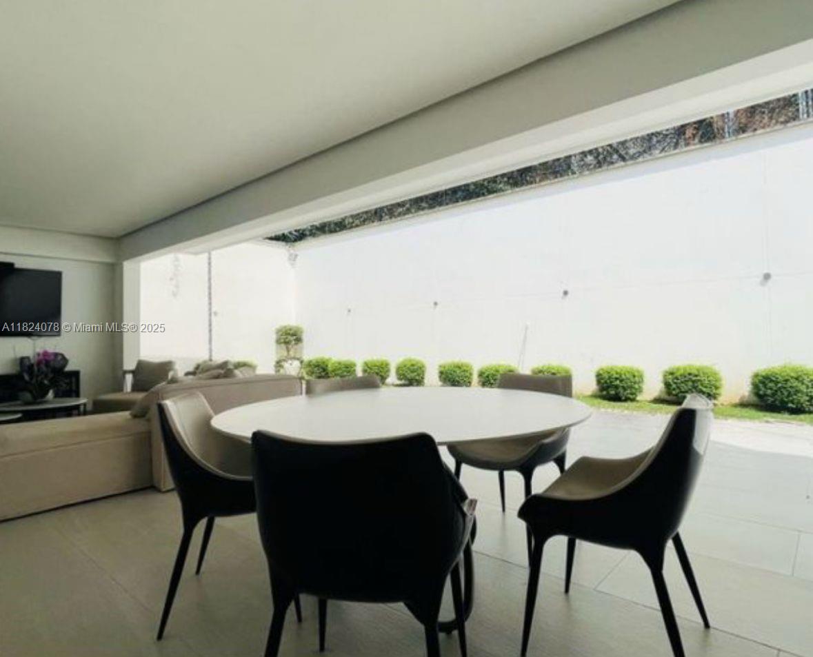 20 ST Loma Montesori Poblado Medellin Colombia Medellin, CO, 0