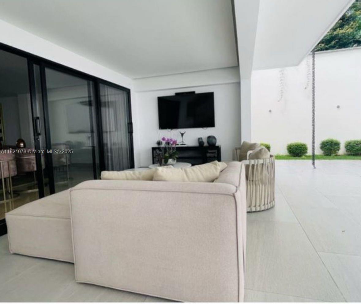 20 ST Loma Montesori Poblado Medellin Colombia Medellin, CO, 0