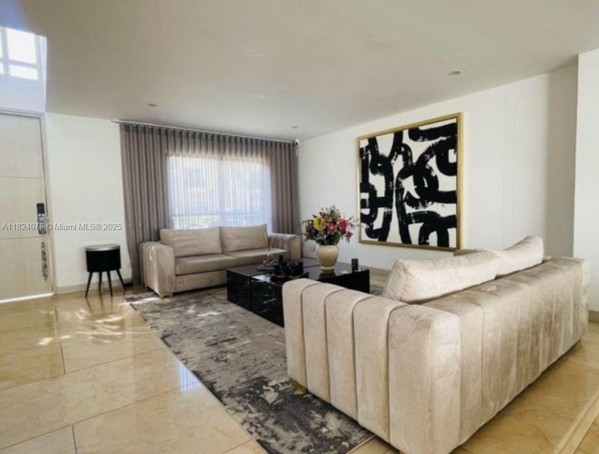 20 ST Loma Montesori Poblado Medellin Colombia Medellin, CO, 0