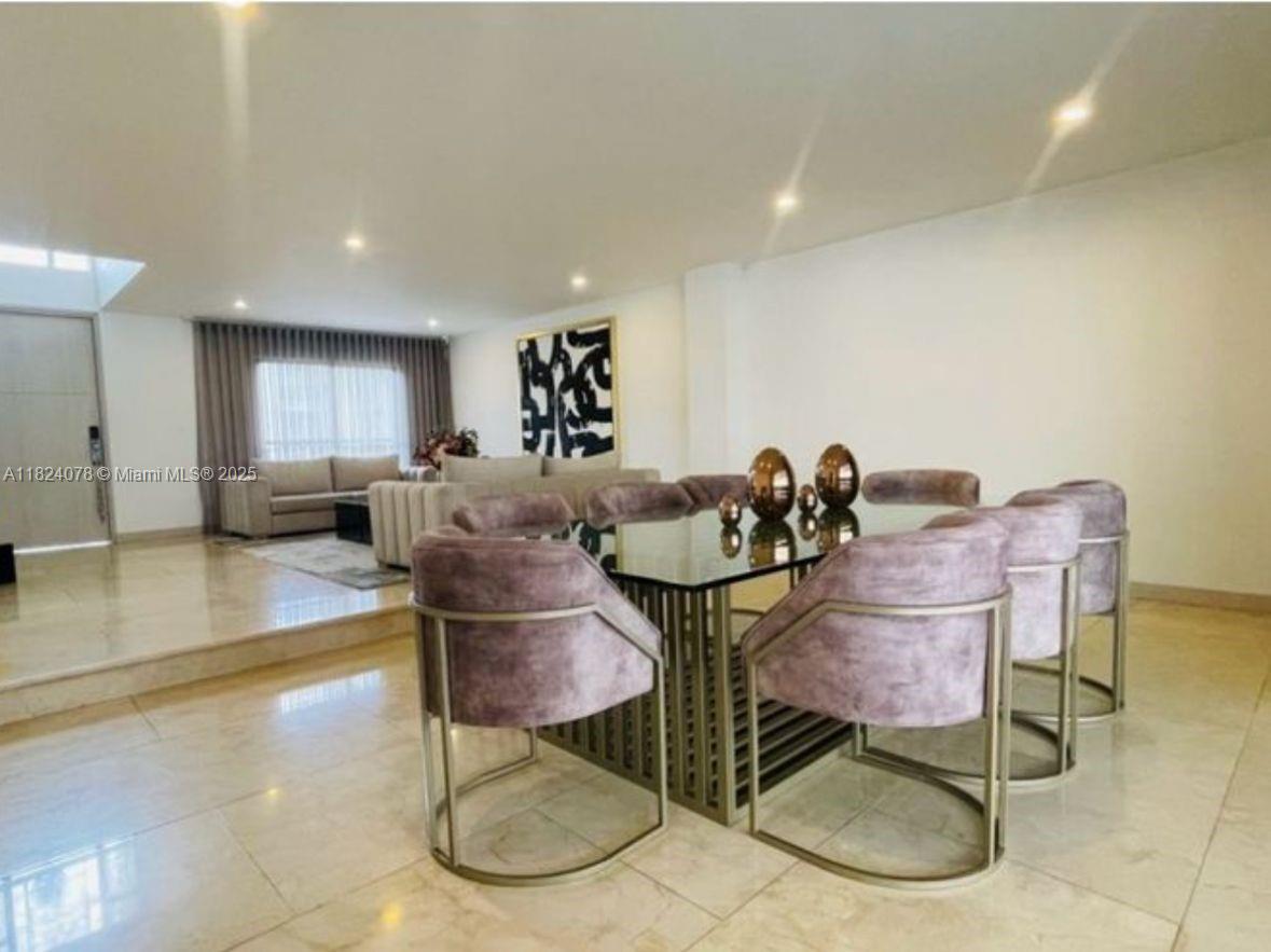 20 ST Loma Montesori Poblado Medellin Colombia Medellin, CO, 0