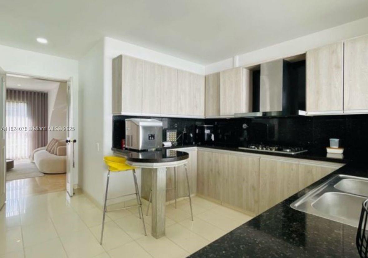 20 ST Loma Montesori Poblado Medellin Colombia Medellin, CO, 0