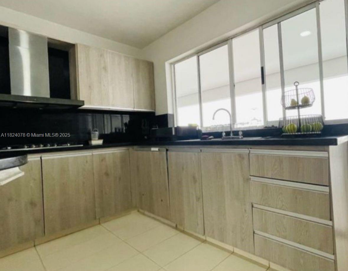 20 ST Loma Montesori Poblado Medellin Colombia Medellin, CO, 0