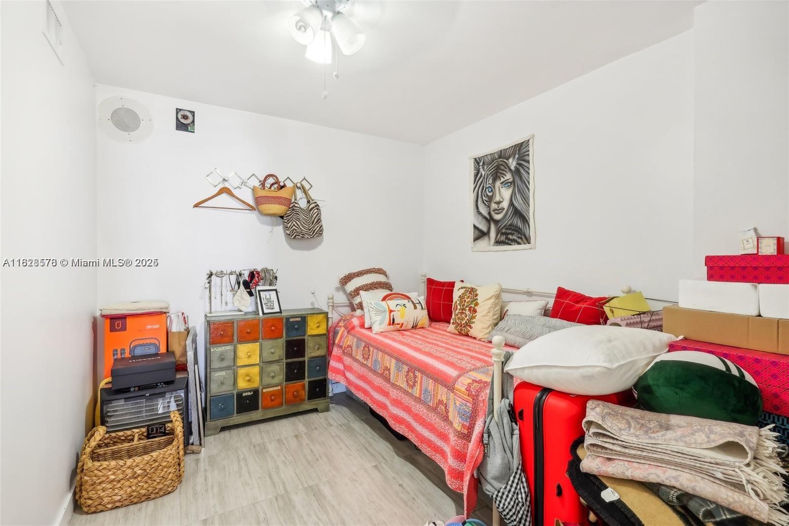 2401 Collins Ave #1011,Miami Beach, FL 33140