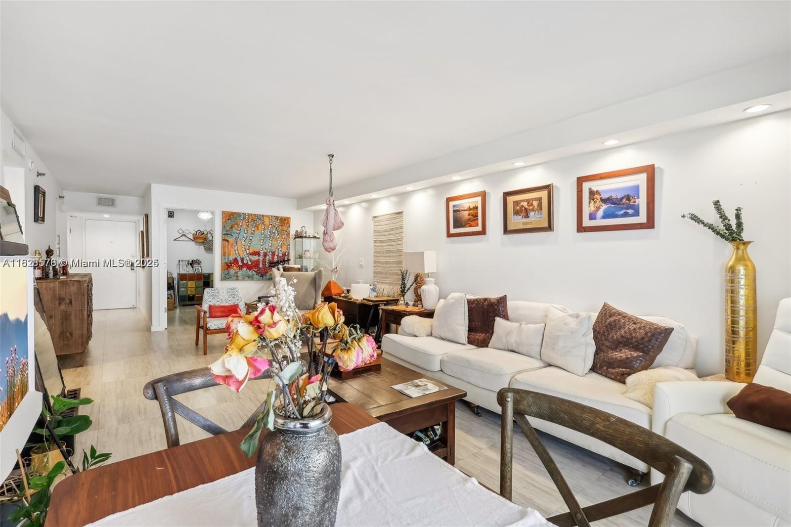 2401 Collins Ave #1011,Miami Beach, FL 33140