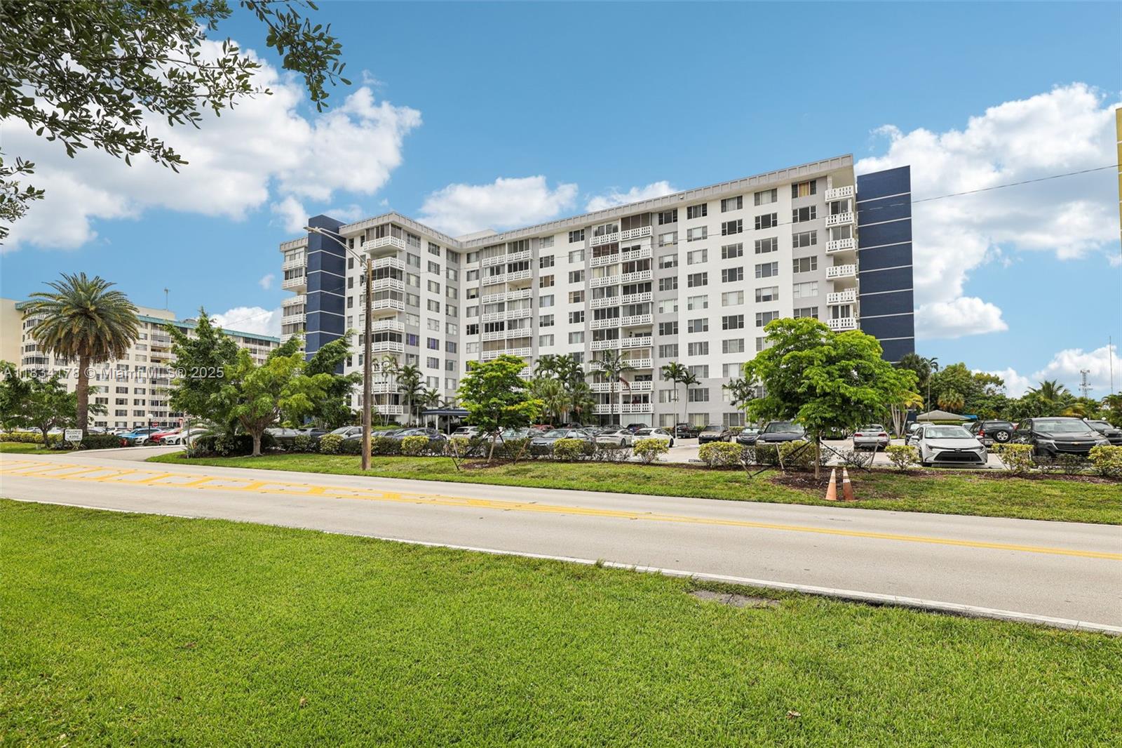4350 Hillcrest Dr #303